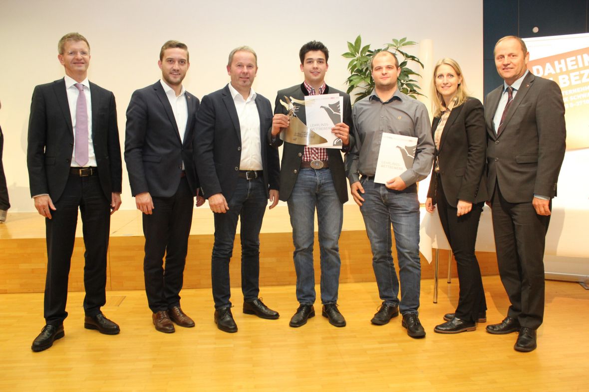 Lehrling Tobias Unterladstätter macht beim WKO Wettbewerb TyrolSkills 2019 den ersten Platz
